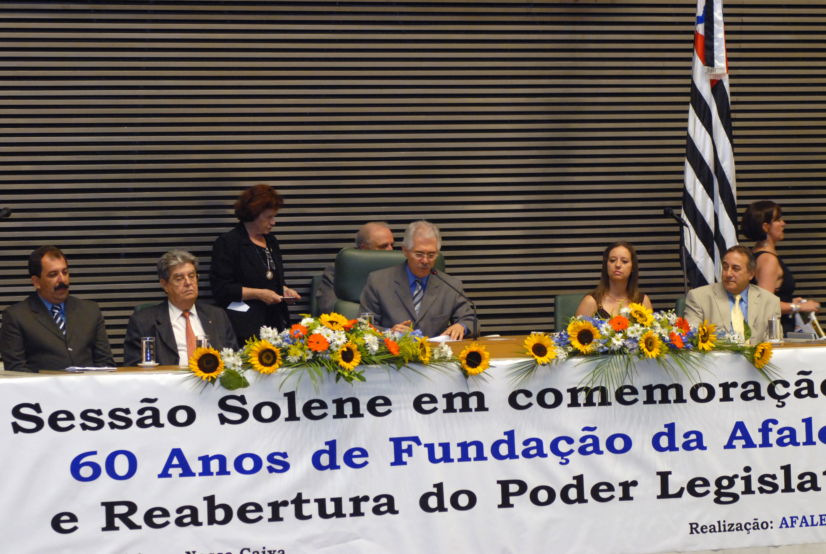 Comemoraes dos 60 anos de reabertura do Parlamento paulista <a style='float:right;color:#ccc' href='https://www3.al.sp.gov.br/repositorio/noticia/03-2008/SOLENE AFALESP 19  MARCO.jpg' target=_blank><i class='bi bi-zoom-in'></i> Clique para ver a imagem </a>